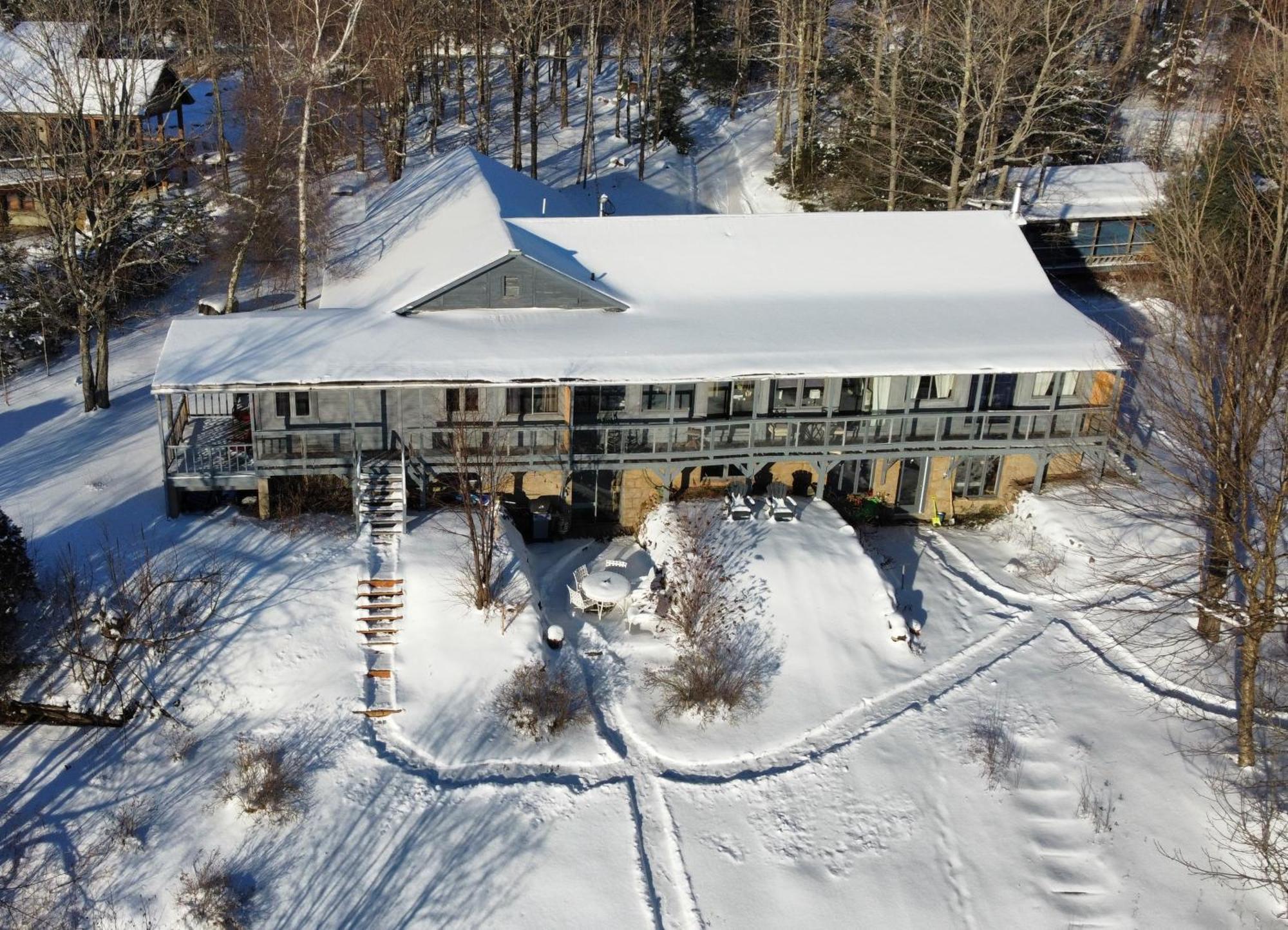 Le Lodge Du Lac Saint-Faustin 外观 照片